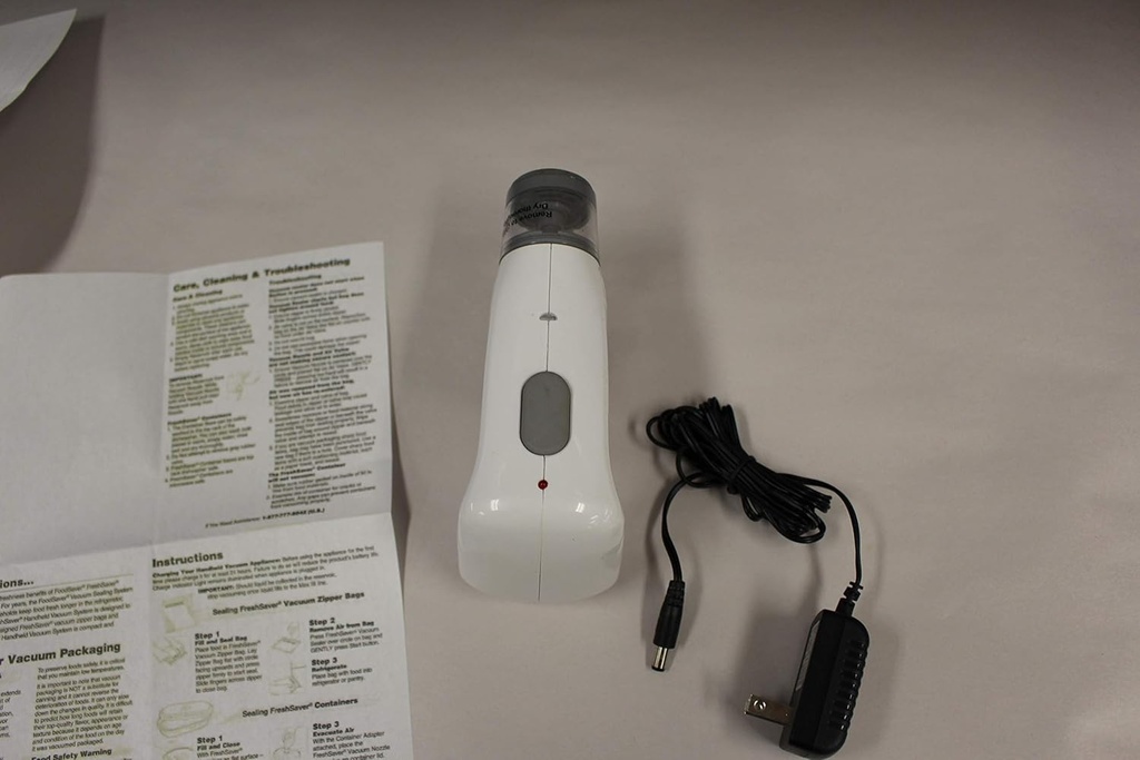 foodsaver-freshsaver-handheld-vacuum-sea-6.jpg