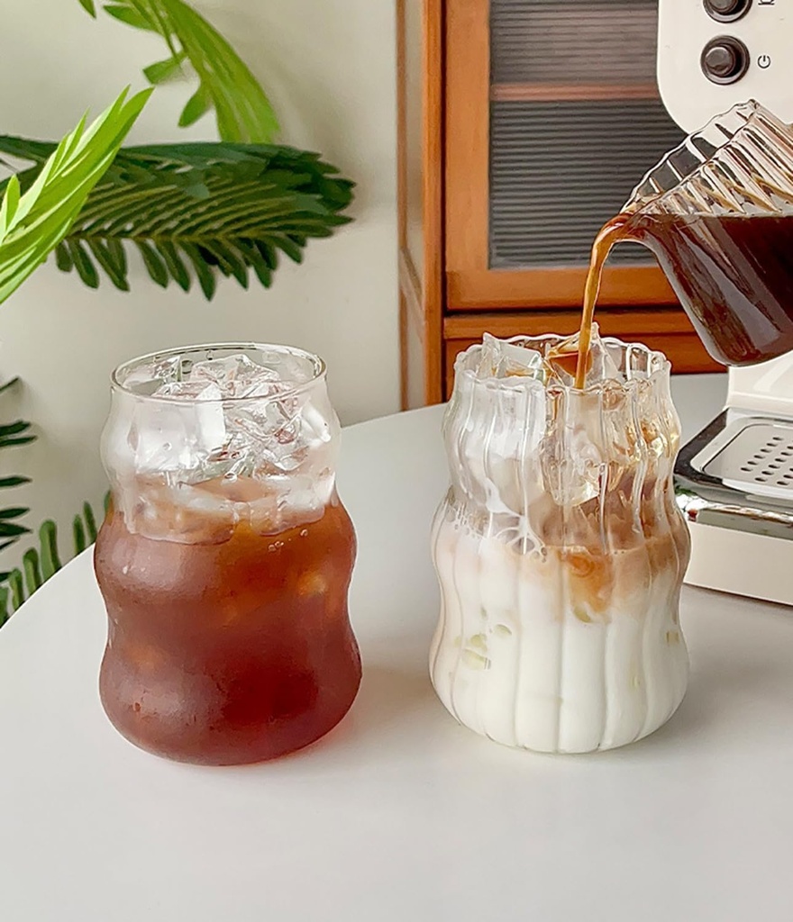 YANOOLH 2 Pcs Glass Cups 18 Oz Ribbed Glassware Vintage Cocktail Glasses for Iced Coffee Juice Beverage Milk Tea（Wavy&Ribbed）